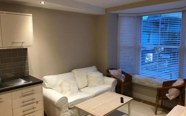 1 Lisburne House