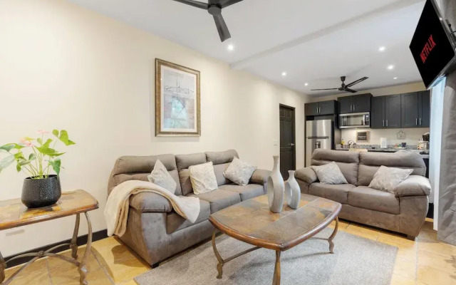 Suite 3 - Jaguar Beach & Pool 2 BR Condo