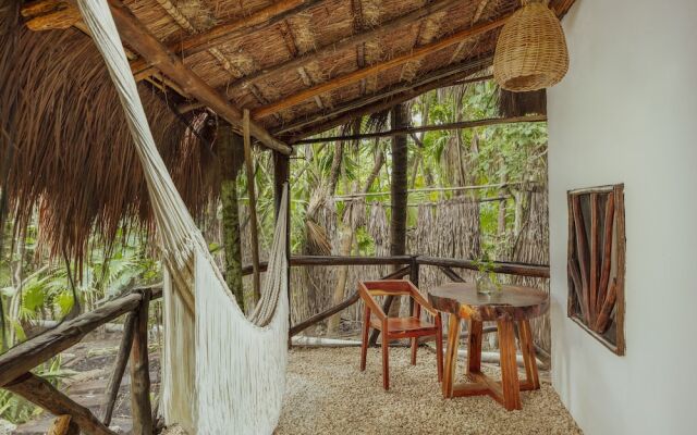 Yaxchen Tulum Cabañas & Cenote