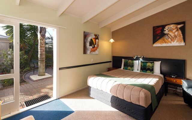 MALFROY motor lodge Rotorua - Accommodation and Mineral Pool