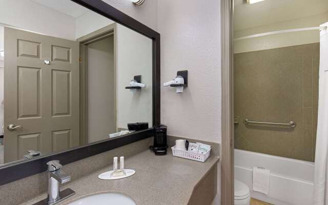 Days Inn by Wyndham Savannah