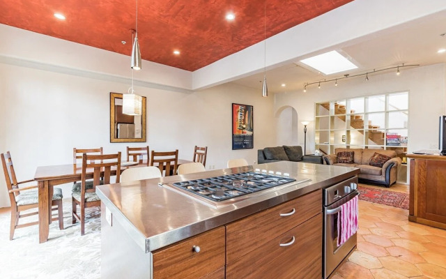 Cypress House & Studio, Walk To Healdsburg Plaza 3 Bedroom Home by Redawning