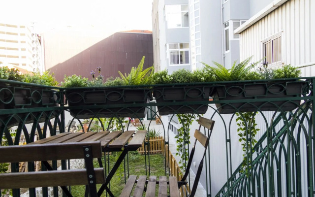 Liiiving in Porto - Bolhão Garden Apartment