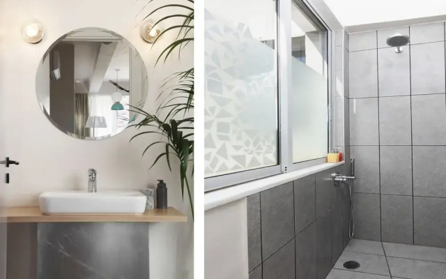 The Marble Suites, PLAKA