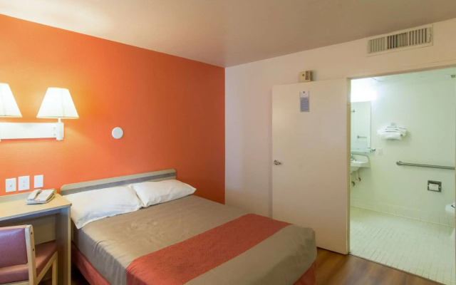 Motel 6 Redding, CA - North