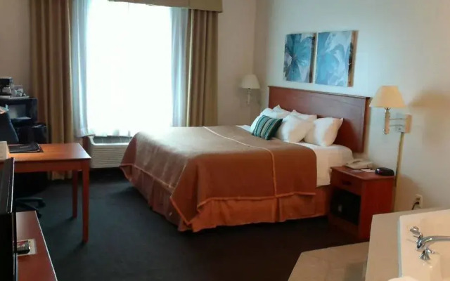 Travelodge and Suites Fargo/Moorhead