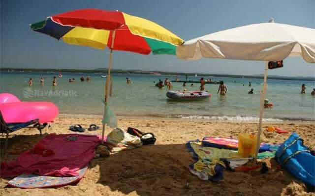 Sea View Apartment Serene, Sleeps 7