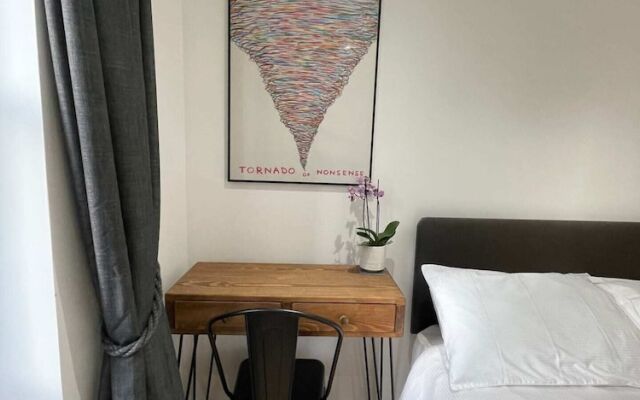 Stunning 3BD Maisonette W/balcony - Old Street!