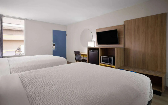 Days Inn by Wyndham Montgomery I-85