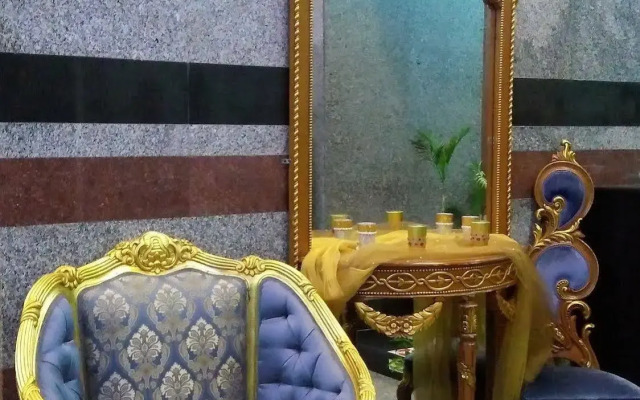 Royal Crown Hotel & Suites