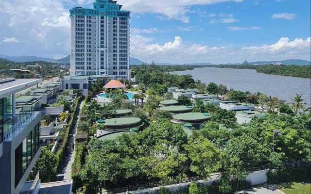 Castle Bayview Resort & Spa