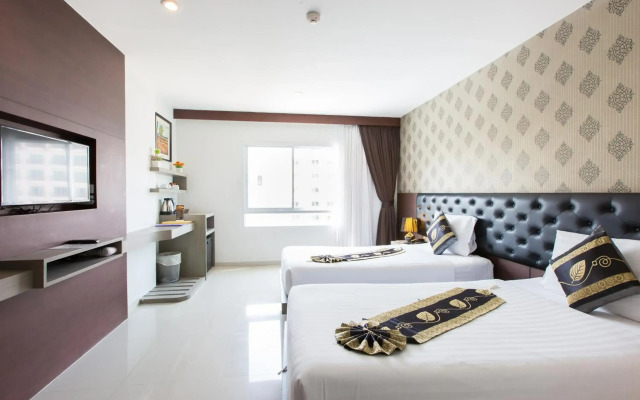 Hemingways Silk Hotel