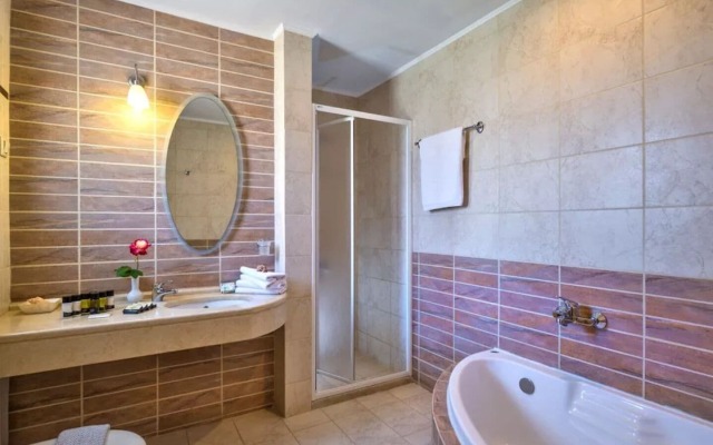 Mistral Hotel - Singles Only