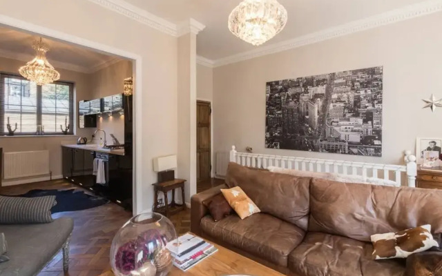 Stylish 1-bed With a Roof Terrace