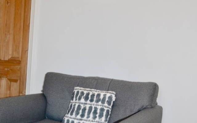 Modern and Bright 1 Bed Flat Near Leith