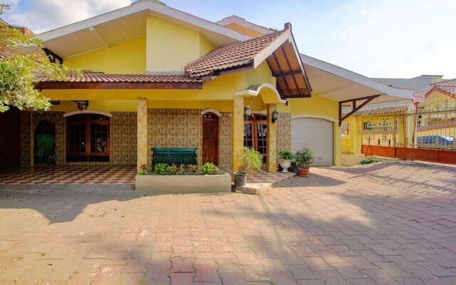OYO 1770 Hotel Mawar Saron 2