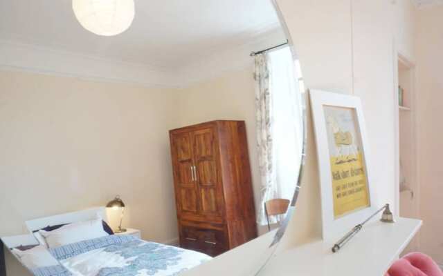 Bright 1 Bedroom Flat in Bonnington