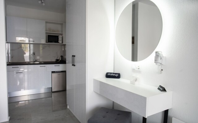 Aeonian Luxury Suites