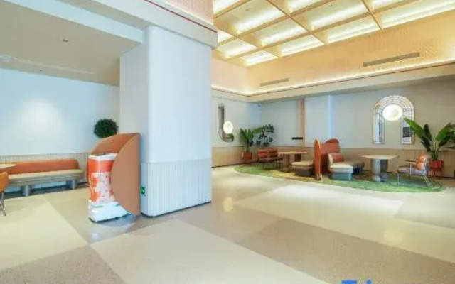 Orange Beihai Railway Station Square Hotel