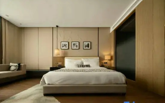 THE  YES  Hotel