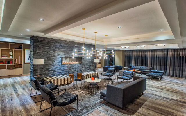 Sandman Signature Mississauga Hotel