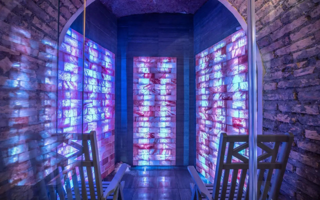 Hotel 77 Seventy-Seven