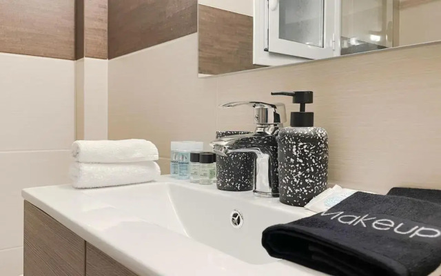 Kodrigktonos Central 77sqm apt in Viktoria