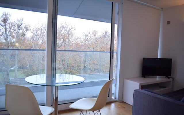 Modern 1 Bedroom Flat In Chelsea With Balcony