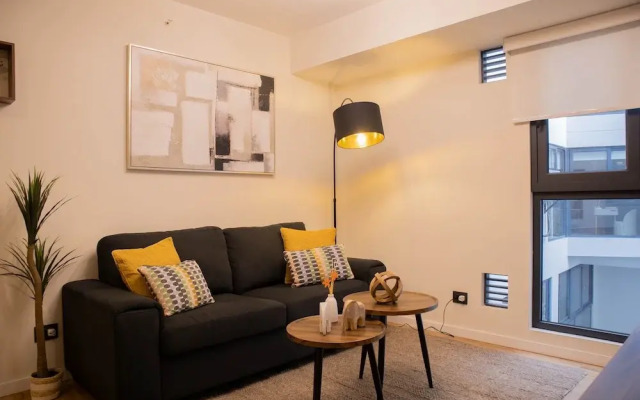 w Remarkable 1BR in San Isidro