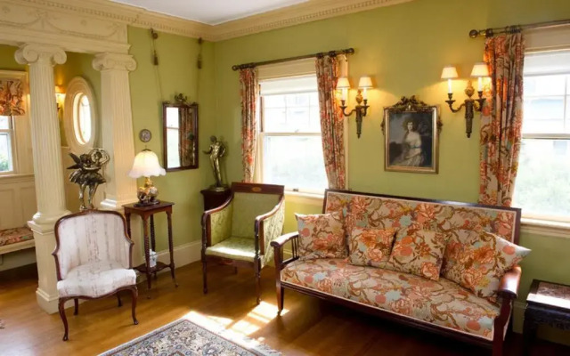 Thornhedge Inn