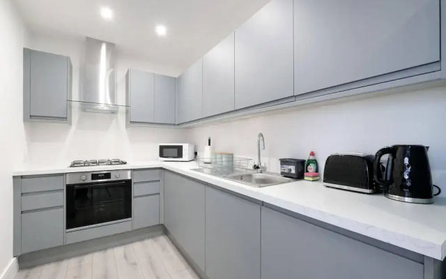 Luxury 1 & 2 bed Apartment free parking