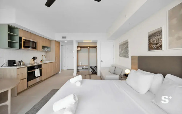 Sky High Stay Sleek Studio in Miami