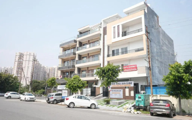 OYO Flagship 70002 Gupta Residency