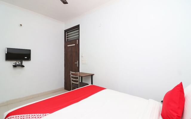 OYO Flagship 39600 Sathguru Residency