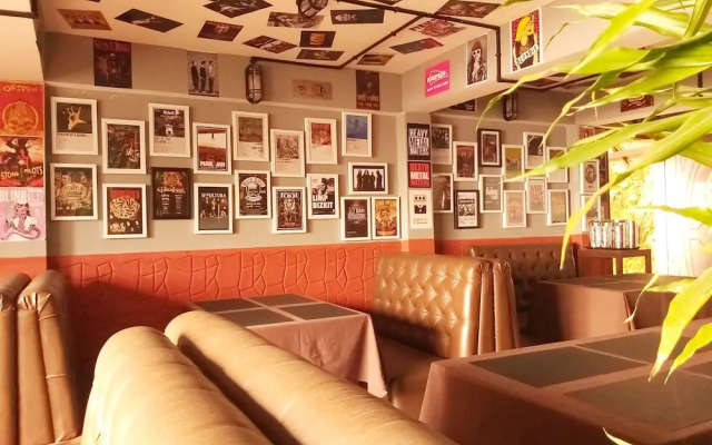 oak valley retreat homestay hostel cafe