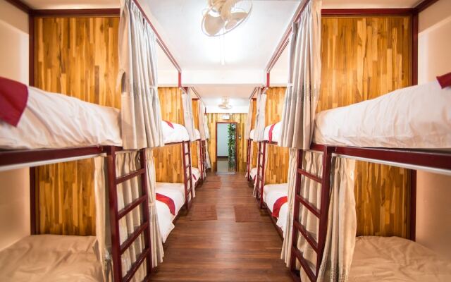 Lao Huk Bed and Cafe - Hostel