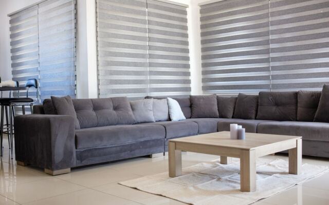 Immaculate 2-bed Penthouse in Kyrenia