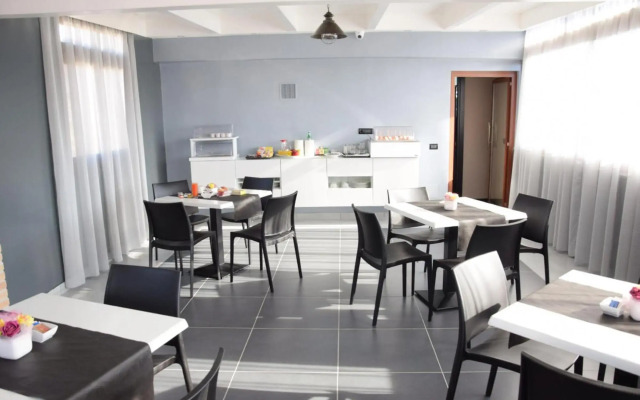 Fly Boutique Hotel