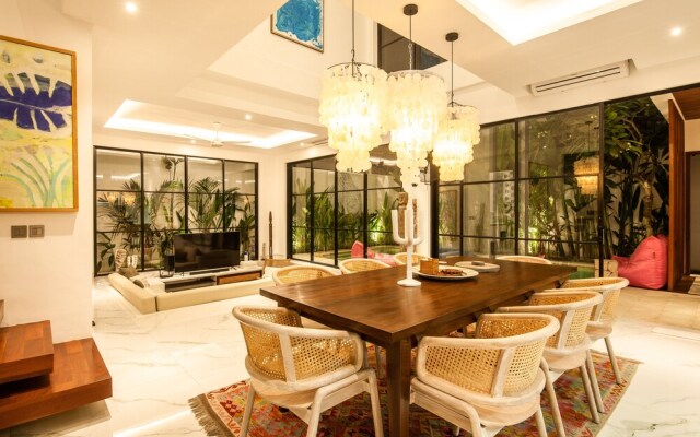 Stunning 6 BR Villa With Breathtaking Scenery