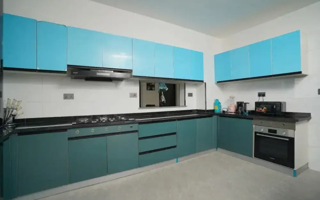 Lux Suites Platinum Oak Residency