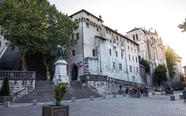 Kyriad Chambery Centre Curial