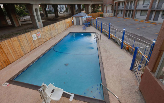 Super 8 by Wyndham San Antonio Downtown/Alamo