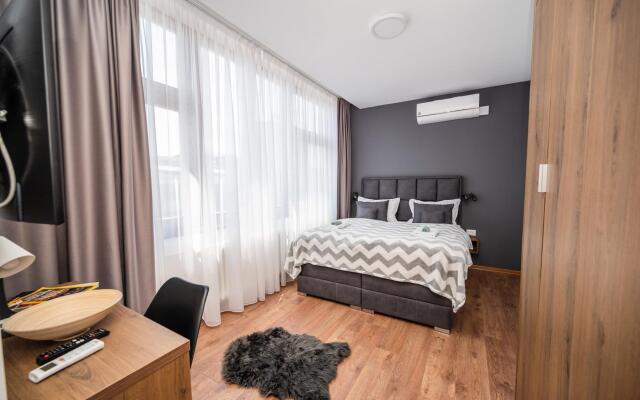 Modern and Bright Apartment- Main Street in Sarajevo, Bosnia and Herzegovina from 96$, photos, reviews - zenhotels.com