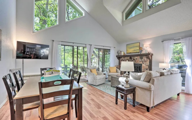 Resort Perks: Updated Osage Beach Home!