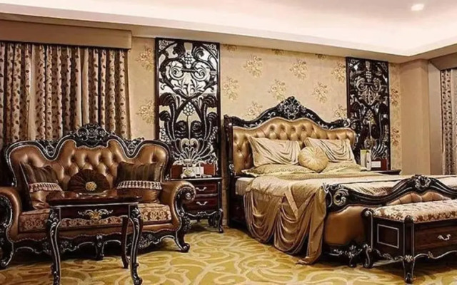 Fabhotel Prime Le Palace