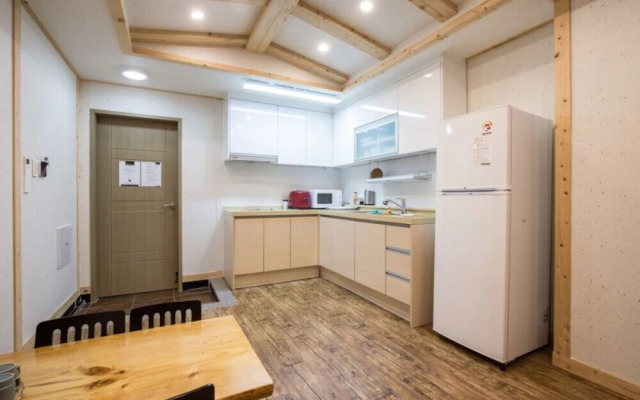 Jeju Flyjin House Pension