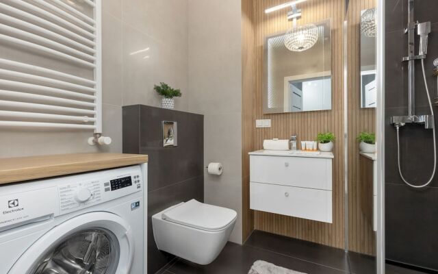 8th Floor Apartment in Warsaw by Renters
