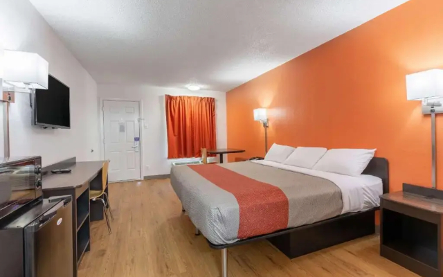 Motel 6 Bryan, TX - University Area