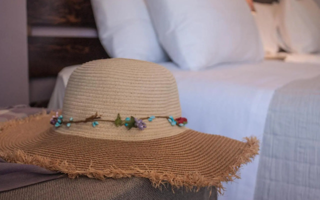 Tellis Holiday Rooms By Hotelius