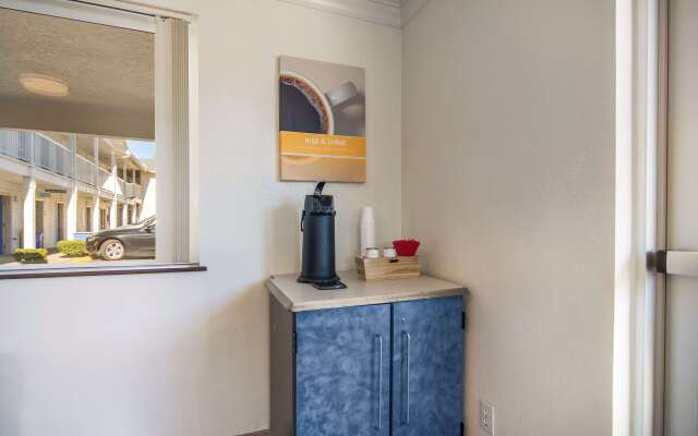 Motel 6 Portland, OR Mall 205